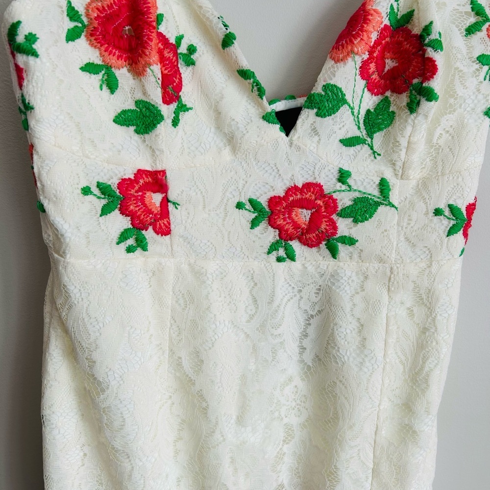 X by NBD White Floral Midi Slip Dress NWT Rose Print Lace Slit Size XS - Picture 3 of 9